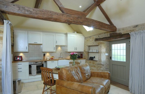 Kingham House | Dating back to the 16th century, this property has lots of charm and character.