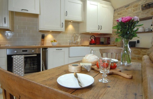 Kingham House | Dating back to the 16th century, this property has lots of charm and character.