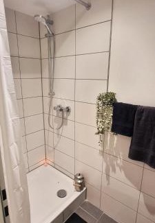 Mitte Apartment | Dattel City Hannover FeWo für 4 Personen Privat-Parkplatz 5G WLAN & 24/7 Kontakt