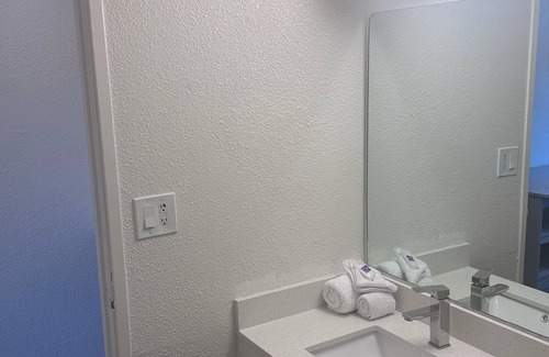 Davis House | Davis- Private one-bedroom with pool
