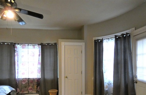 Somerville Apartment | Davis Sq Beautiful 1-Bedroom Apt