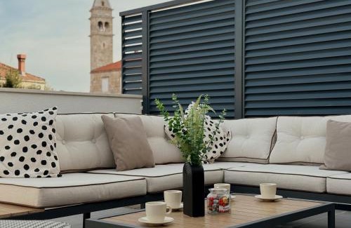 Cilipi Apartment | Dawn & Dusk - Modern Two Bedroom Apartment with Mountain Views