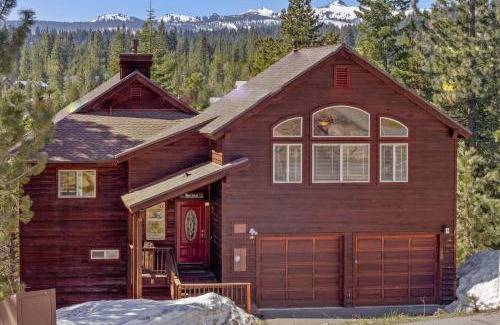 Truckee House | Dawn Retreat by Tahoe Getaways - Tahoe Donner with Mtn Views, Pet-Friendly & HOA Amenities!