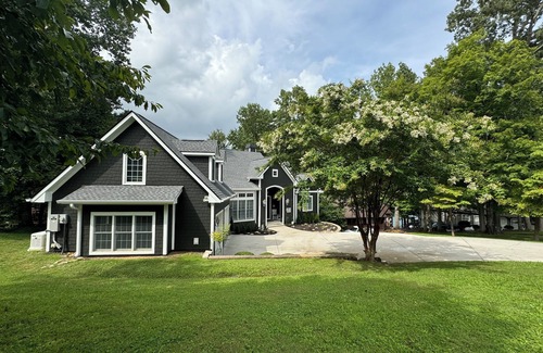Big Creek House | Dawson Creek Norris Lake Housen2026 RENTING CALENDAR WILL OPEN JANUARY 1, 2026