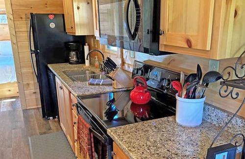 Blairsville Cabin | Dawson's Den at Copperhead Lodge, Hot Tub, 99.00 nightly thru 5/21