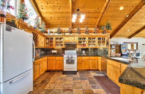 Eagle Mountain Estates House | Day Dreamers Retreat w/spa, arcade, piano, & more!