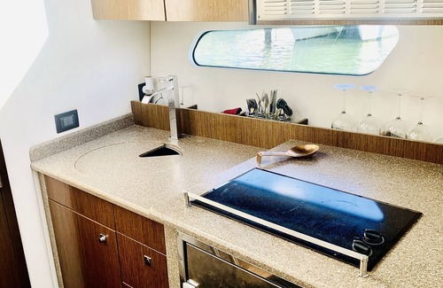 Benner Boat Rental | Day or Night charters! Seas the Moment! 42' Charter Yacht- 2 beds 2 baths