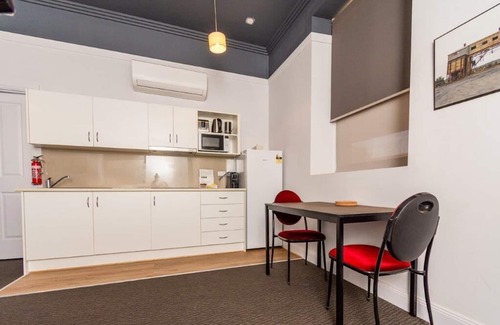 Broken Hill Hotel | Daydream Motel and Apartments