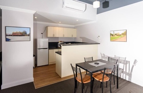 Broken Hill Hotel | Daydream Motel and Apartments