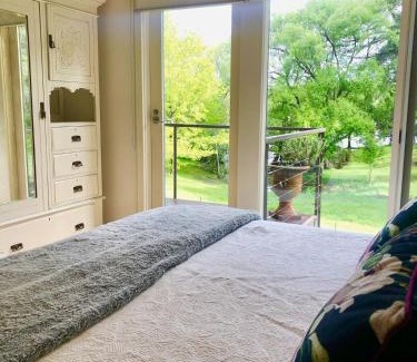 Daylesford Villa | Daylesford Lake Villa1 Lake Frontage pet friendly