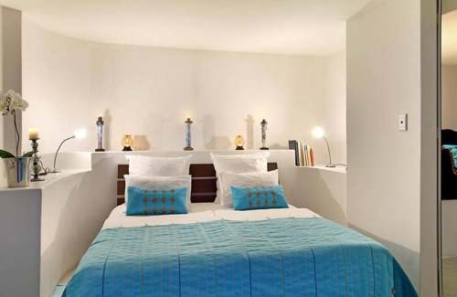 Trafalgar House | Days At Sea Beach Lodge