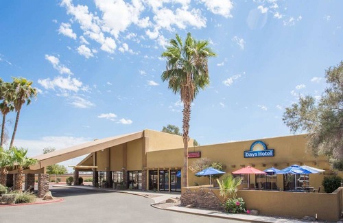 Peoria Hotel | Days Hotel by Wyndham Peoria Glendale Area