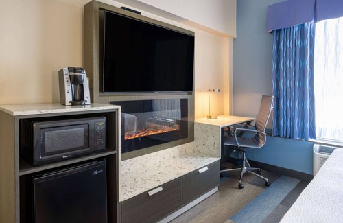 North Bergen Hotel | Days Hotel by Wyndham North Bergen/NYC Area