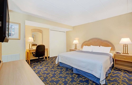 East Windsor Hotel | Days Inn by Wyndham East Windsor/Hightstown