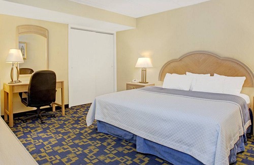 East Windsor Hotel | Days Inn by Wyndham East Windsor/Hightstown