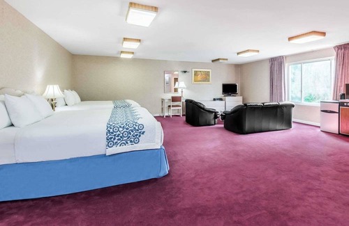 Hicksville Hotel | Days Inn by Wyndham Hicksville Long Island