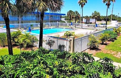 Titusville Hotel | Days Inn by Wyndham Titusville Kennedy Space Center