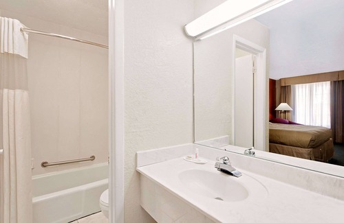 Fort Walton Beach Hotel | Days Inn by Wyndham Fort Walton Beach