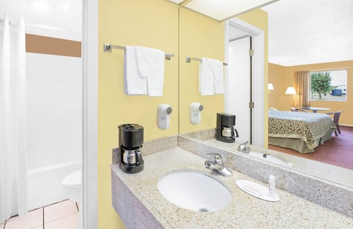 North Little Rock Hotel | Days Inn by Wyndham N Little Rock East