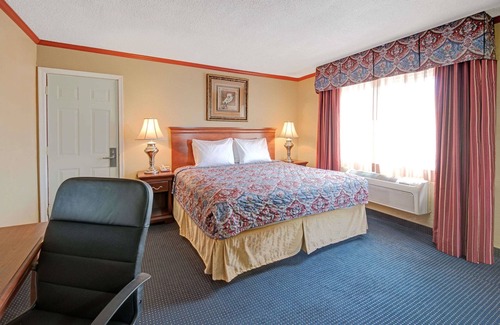 Huning Highland Historic District Hotel | Days Inn by Wyndham Albuquerque Downtown