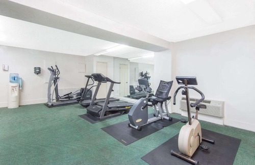 Arlington Heights Hotel | Days Inn by Wyndham Arlington Pentagon