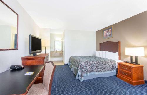 Arlington Heights Hotel | Days Inn by Wyndham Arlington Pentagon
