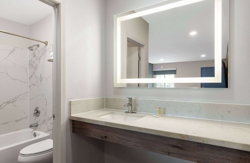 Bakersfield Hotel | Days Inn by Wyndham Bakersfield