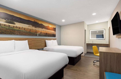 Bakersfield Hotel | Days Inn by Wyndham Bakersfield