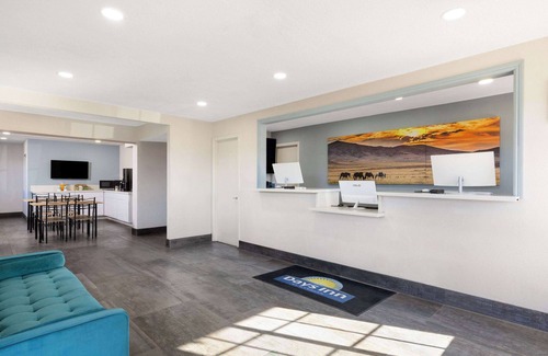 Bakersfield Hotel | Days Inn by Wyndham Bakersfield