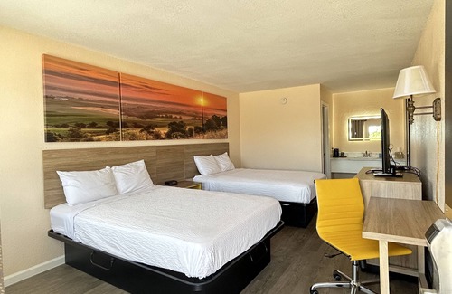 Branson Theater District Hotel | Days Inn by Wyndham Branson near Theatre District