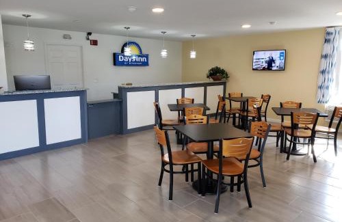 Peletier Hotel | Days Inn by Wyndham Cape Carteret