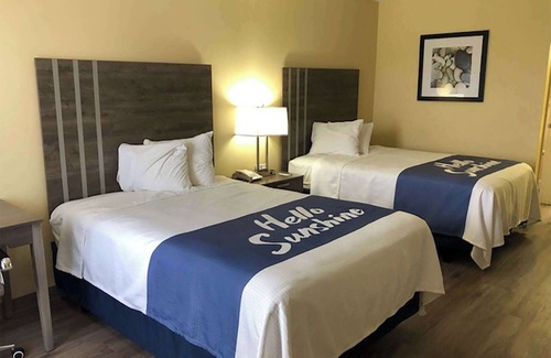 Peletier Hotel | Days Inn by Wyndham Cape Carteret near Emerald Isle