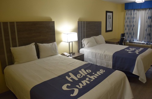 Peletier Hotel | Days Inn by Wyndham Cape Carteret near Emerald Isle