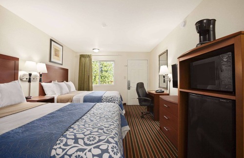 Champaign Hotel | Days Inn by Wyndham Champaign/Urbana