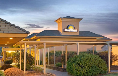 Charlotte Hotel | Days Inn by Wyndham Charlotte/Woodlawn Near Carowinds