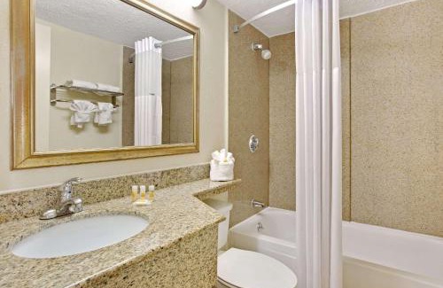 Charlotte Hotel | Days Inn by Wyndham Charlotte/Woodlawn Near Carowinds