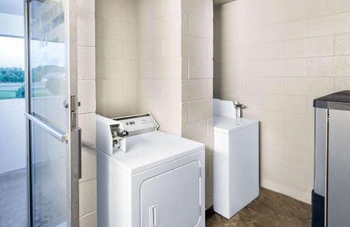Clarksville Hotel | Days Inn by Wyndham Clarksville TN