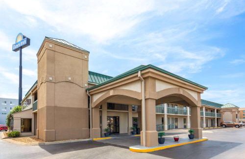 Clarksville Hotel | Days Inn by Wyndham Clarksville North EXIT 4