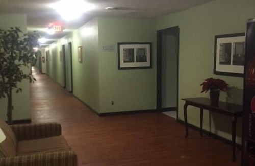 Lakewood Hotel | Days Inn by Wyndham Cleveland Lakewood