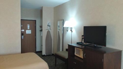 Grand Forks Hotel | Days Inn by Wyndham Columbia Mall