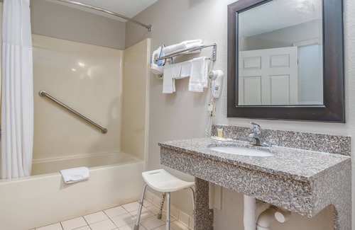 Gunter Afs Hotel | Days Inn by Wyndham Coliseum Montgomery AL