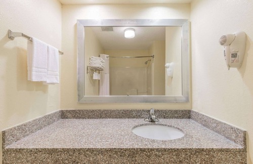Gunter Afs Hotel | Days Inn by Wyndham Coliseum Montgomery AL