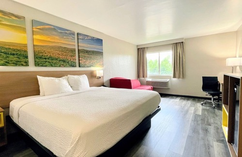 Columbus Hotel | Days Inn by Wyndham Columbus IN