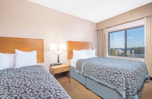 Endion Hotel | Days Inn by Wyndham Duluth Lakewalk