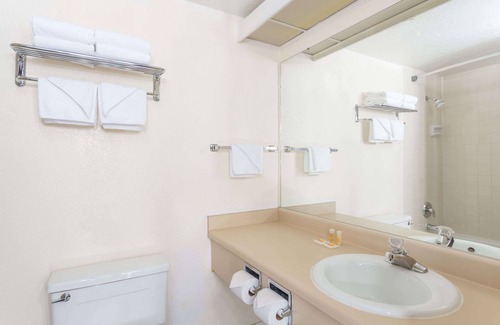 Evanston Hotel | Days Inn by Wyndham Evanston WY
