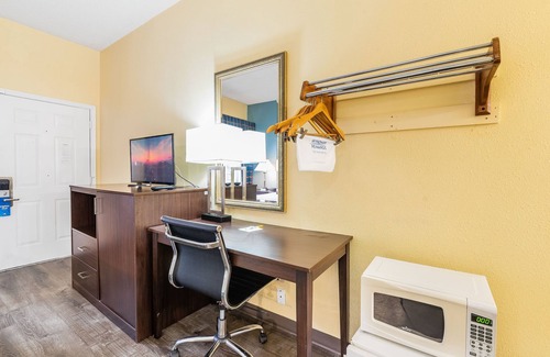 Federal Way Hotel | Days Inn by Wyndham Federal Way