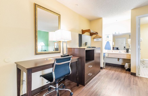 Federal Way Hotel | Days Inn by Wyndham Federal Way