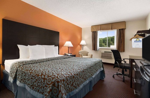 Greenwood Hotel | Days Inn by Wyndham Greenwood SC