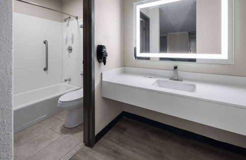 Hinesville Hotel | Days Inn by Wyndham Hinesville Near Fort Stewart