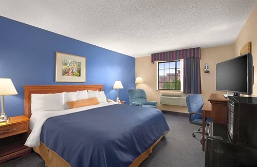Keene Hotel | Days Inn by Wyndham Keene NH